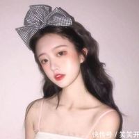 头像女生坐在椅子上翘着腿的图片(11)