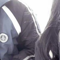 男捂女眼睛的情侣头像
