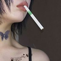 qq头像女生背影戴帽子黑白头像霸气(20)