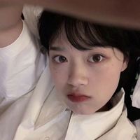 坐着背影意境图片头像女生头像(12)