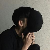 男生侧脸趴床上的头像(20)