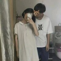 掐女生脸蛋情侣头像(15)