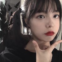 一黑色衣服的滑板女生头像(6)