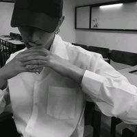 男生拿着内裤笑头像(12)