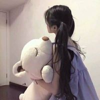 女孩拿花的图片情侣头像(4)