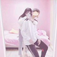 情侣头像小女孩抱着小熊睡觉(5)