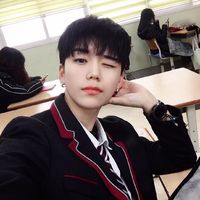 粉色西服头像男生头像
