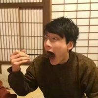 找新郎在餐桌前吃饭的情侣头像(11)