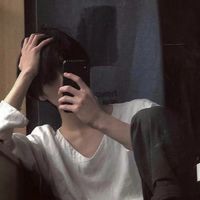 带粉色的韩版男生头像图片素材(2)