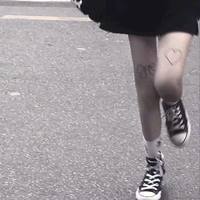 女生头像只穿吊带