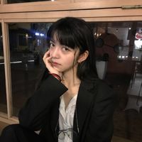 女生侧面带墨镜头像(8)