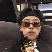 qq头像男生捧着一个动物(18)