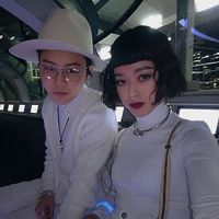 欧美黑白孤独头像男生背影图片(7)