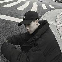 男生抱着篮球的头像(3)