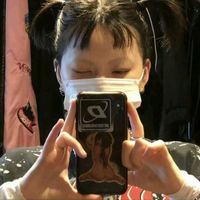 遮脸女生头像靠墙