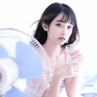 难过的头像女生 背影图片(18)