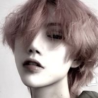 男生坐火车看窗外的头像(5)