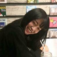 摸方向盘长发女生头像(6)