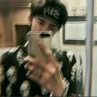 喝酒的悲伤头像男生
