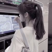 背着书包女生头像黑白(20)
