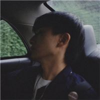 往右看的头像男生(2)