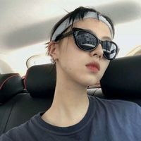 亚麻色头发女生中长发图片女生头像