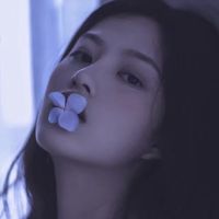 中分短发的女生头像(10)