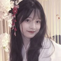 女生丸子衣服露肩头像