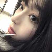 露半肩的女生头像(10)