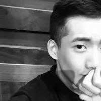 头上绑绷带的男生头像