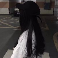 红色背影的唯美图片女生头像个性网(15)