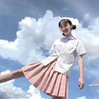 女生背影qq头像黑色蹲着的