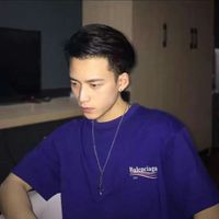 男生坐火车看窗外的头像(15)