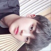 男生托腮头像二次元(10)