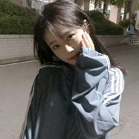 双丸子头女生头像搞怪(17)
