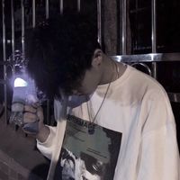 跪键盘头像男生(8)