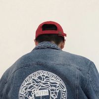 男生戴帽子黑白头像(11)