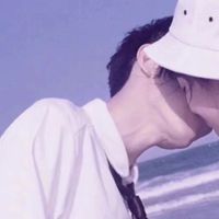 低头戴帽子情侣头像女生头像(12)