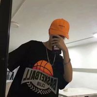 拿着吃的男生头像(7)