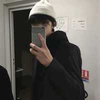 带有泡泡机的男生头像(5)