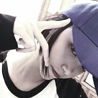 2019女生露背头像(18)
