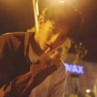 失落男生抽烟头像(17)