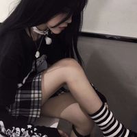 qq头像女生黑白下半身(17)