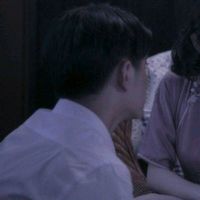 微信情侣海边女生亲吻男生头像图片(11)
