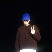 侧脸男生紫色头像(12)