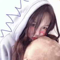 奶奶灰的头发女生头像