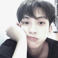 上下白框头像男生(14)