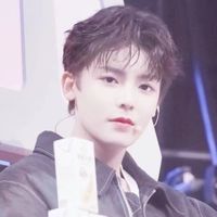 抱着边牧狗的男生头像(4)