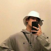 一个爱找男生的女生头像图片