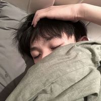 男生向左边撅嘴头像(18)